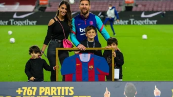 Messi fue homenajeado como el jugador con más partidos en el Barcelona Messi fue homenajeado como el jugador con más partidos en el Barcelona