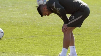El delantero del Atlético de Madrid, Luís Suárez, se lesionó entrenando El delantero del Atlético de Madrid, Luís Suárez, se lesionó entrenando