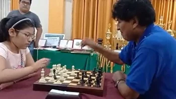 Nicole Mollo, campeona sudamericana y panamericana de ajedrez, le ganó dos partidas a Evo Morales Nicole Mollo, campeona sudamericana y panamericana de ajedrez, le ganó dos partidas a Evo Morales