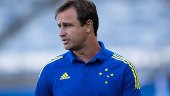 DT que hacía jugar poco a Marcelo Martins fue despedido del Cruzeiro DT que hacía jugar poco a Marcelo Martins fue despedido del Cruzeiro