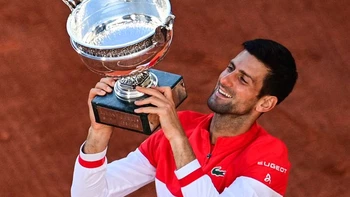 Djokovic conquista Roland Garros tras una gran remontada contra Tsitsipas Djokovic conquista Roland Garros tras una gran remontada contra Tsitsipas
