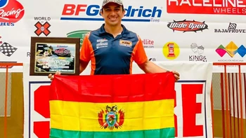 Chavo Salvatierra se impuso en la Baja 500 en México (video) Chavo Salvatierra se impuso en la Baja 500 en México (video)