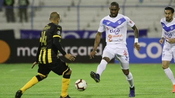 Mena motiva a San José para ir por la Sudamericana Mena motiva a San José para ir por la Sudamericana