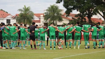 Oriente volvió a los entrenamientos tras cobrar la mitad de un sueldo Oriente volvió a los entrenamientos tras cobrar la mitad de un sueldo