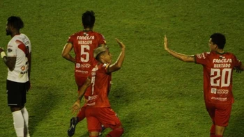 Guabirá golpeó fuerte a Nacional Potosí en Montero (4-1) Guabirá golpeó fuerte a Nacional Potosí en Montero (4-1)