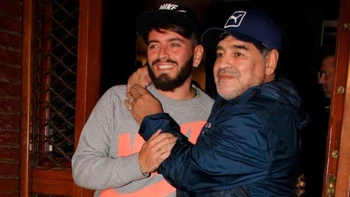 Otorgan nacionalidad argentina al hijo italiano de Maradona Otorgan nacionalidad argentina al hijo italiano de Maradona