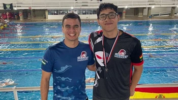 Nadador Gabriel Castillo rompió el récord nacional absoluto en 100 metros espalda Nadador Gabriel Castillo rompió el récord nacional absoluto en 100 metros espalda