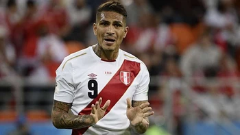 Perú concentra con "depredador" Guerrero para partido contra Colombia Perú concentra con "depredador" Guerrero para partido contra Colombia