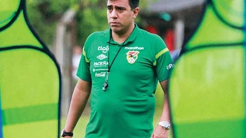 César Farías: “Queremos demostrar un fútbol que enamore a la gente” César Farías: “Queremos demostrar un fútbol que enamore a la gente”