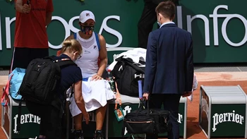 La número 1 mundial Ashleigh Barty abandona en la segunda ronda de Roland Garros La número 1 mundial Ashleigh Barty abandona en la segunda ronda de Roland Garros