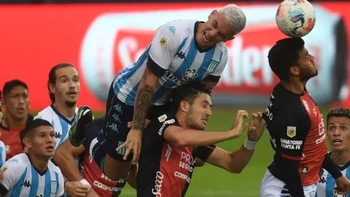 Racing por otra corona y Colón por la historia en final de Copa de la Liga argentina Racing por otra corona y Colón por la historia en final de Copa de la Liga argentina