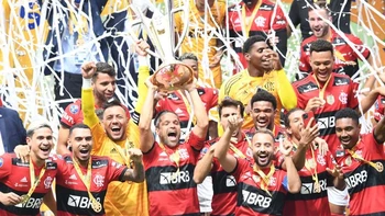 El "atajapenales" Diego Alves le da al Flamengo la Supercopa de Brasil El "atajapenales" Diego Alves le da al Flamengo la Supercopa de Brasil