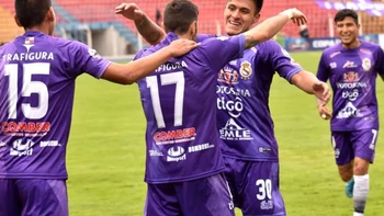 Real Potosí goleó en el clásico minero (3-0) Real Potosí goleó en el clásico minero (3-0)
