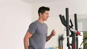 Lewandowski se entrena con el Bayern de Múnich, pero será baja ante el PSG Lewandowski se entrena con el Bayern de Múnich, pero será baja ante el PSG