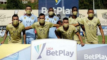 Equipo que jugó con siete jugadores culpa a organizadores del fútbol colombiano Equipo que jugó con siete jugadores culpa a organizadores del fútbol colombiano
