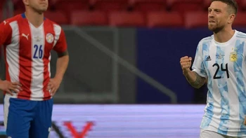 Argentina asegura la clasificación con un pálido triunfo sobre Paraguay (1-0) Argentina asegura la clasificación con un pálido triunfo sobre Paraguay (1-0)