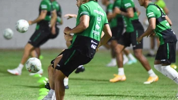 Bolivia saldrá este jueves a buscar, ante Uruguay, su primera victoria y con Martins de titular Bolivia saldrá este jueves a buscar, ante Uruguay, su primera victoria y con Martins de titular
