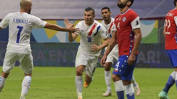 Paraguay derrota a Chile (0-2) y asegura el pase a cuartos de final Paraguay derrota a Chile (0-2) y asegura el pase a cuartos de final