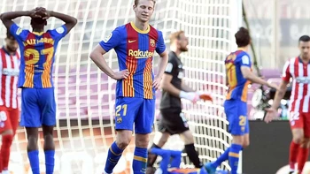 Atlético de Madrid empata 0-0 con el Barcelona y sigue líder de Liga Atlético de Madrid empata 0-0 con el Barcelona y sigue líder de Liga