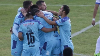 Bolívar se arrima a la punta con una goleada al débil San José Bolívar se arrima a la punta con una goleada al débil San José