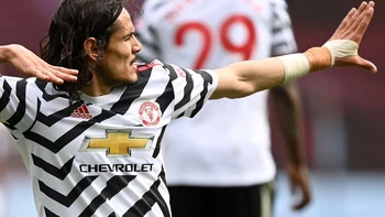 Manchester United vence al Aston Villa y retrasa el título del City Manchester United vence al Aston Villa y retrasa el título del City