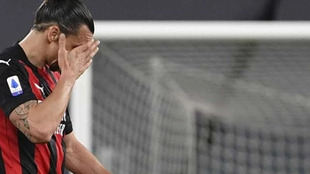 Ibrahimovic se perderá, al menos, dos partidos con el Milan por una lesión de rodilla Ibrahimovic se perderá, al menos, dos partidos con el Milan por una lesión de rodilla