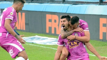 Arsenal, rival de Bolívar, llega con dos bajas y no descarta consumir Viagra Arsenal, rival de Bolívar, llega con dos bajas y no descarta consumir Viagra