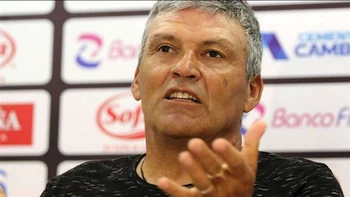 Néstor Clausen, ícono de Independiente, dice que partido ante Guabirá será parejo Néstor Clausen, ícono de Independiente, dice que partido ante Guabirá será parejo