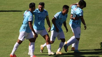 Aurora goleó (3-0) a San José, que cada vez se hunde más Aurora goleó (3-0) a San José, que cada vez se hunde más