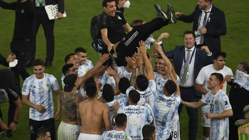 Scaloni, el joven entrenador que rompió la maldición y es campeón con Argentina Scaloni, el joven entrenador que rompió la maldición y es campeón con Argentina