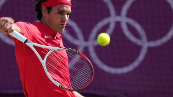 Prendas y raquetas de Federer vendidas por 4.7 millones de dólares para obras benéficas Prendas y raquetas de Federer vendidas por 4.7 millones de dólares para obras benéficas