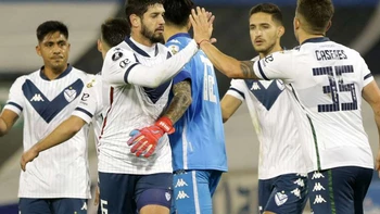 El equipo de Carlos Lampe pega primero ante el Barcelona de Guayaquil El equipo de Carlos Lampe pega primero ante el Barcelona de Guayaquil