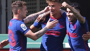 El Atlético gana 1-0 al Elche para seguir líder de LaLiga El Atlético gana 1-0 al Elche para seguir líder de LaLiga
