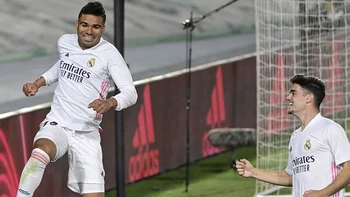 El Real Madrid ganó 2-0 al Osasuna y sigue a la caza del Atlético El Real Madrid ganó 2-0 al Osasuna y sigue a la caza del Atlético