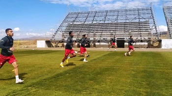 <br />
La selección adelantó su trabajo en el Lago Titicaca con seis convocados<br />
<br />
La selección adelantó su trabajo en el Lago Titicaca con seis convocados<br />