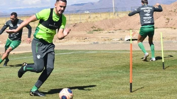 Luis Haquin se incorporó al trabajo de la selección Luis Haquin se incorporó al trabajo de la selección