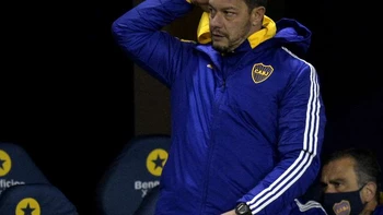 Boca Juniors, en crisis, alumbra la era del DT Battaglia tras el adiós a Russo Boca Juniors, en crisis, alumbra la era del DT Battaglia tras el adiós a Russo