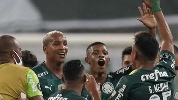 Palmeiras golea (3-0) a Sao Paulo y avanza a semifinales de Copa Libertadores Palmeiras golea (3-0) a Sao Paulo y avanza a semifinales de Copa Libertadores