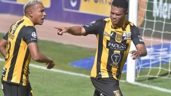 The Strongest despacha a Nacional Potosí con una paliza y se afianza en la punta (7-0) The Strongest despacha a Nacional Potosí con una paliza y se afianza en la punta (7-0)