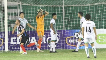 Oriente Petrolero fue sorprendido por la efectividad de Independiente (1-2) Oriente Petrolero fue sorprendido por la efectividad de Independiente (1-2)
