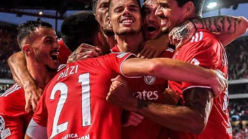 El Benfica firma un corto triunfo frente al PSV en playoff de "Champions" El Benfica firma un corto triunfo frente al PSV en playoff de "Champions"