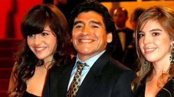 Hijas de Maradona declaran en disputa con abogado del exfutbolista Hijas de Maradona declaran en disputa con abogado del exfutbolista