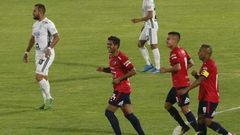 Wilstermann frenó a Real Santa Cruz con una goleada (5-1) Wilstermann frenó a Real Santa Cruz con una goleada (5-1)