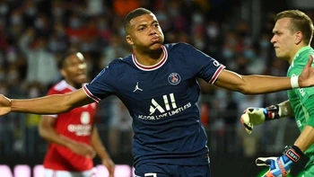 El PSG gana con esfuerzo al Brest; Messi y Neymar siguen sin jugar El PSG gana con esfuerzo al Brest; Messi y Neymar siguen sin jugar