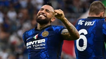 Inter de Milán comienza la defensa del "Scudetto" goleando al Génova Inter de Milán comienza la defensa del "Scudetto" goleando al Génova