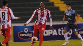 Independiente goleó a Blooming por 3-0 y se acerca a la punta Independiente goleó a Blooming por 3-0 y se acerca a la punta