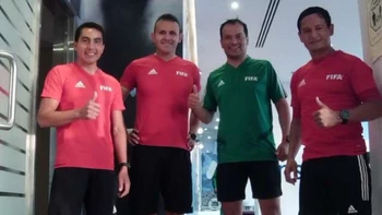 Bolivianos cumplen cuarentena antes de arbitrar en Arabia Saudita el viernes Bolivianos cumplen cuarentena antes de arbitrar en Arabia Saudita el viernes