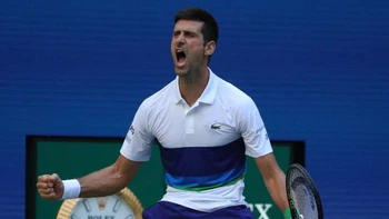 Djokovic se instaló en octavos del Abierto de EEUU tras susto ante Nishikori Djokovic se instaló en octavos del Abierto de EEUU tras susto ante Nishikori