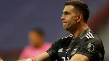 Por "política" suspendieron Brasil-Argentina, dice arquero Martínez Por "política" suspendieron Brasil-Argentina, dice arquero Martínez