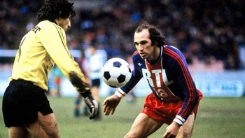 Los argentinos que marcaron la historia del PSG antes de la llegada de Messi Los argentinos que marcaron la historia del PSG antes de la llegada de Messi